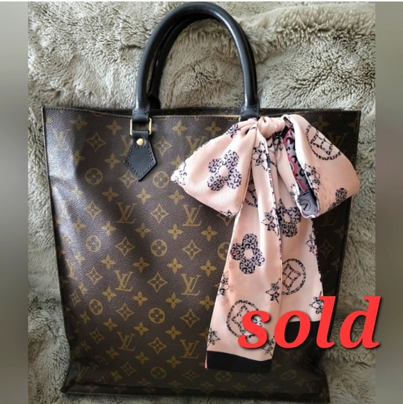 Louis Vuitton Handbags - Guaranteed authentic Louis Vuitton SAC PLAT